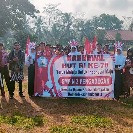 SMP Negeri 3 Pengadegan Berpartisipasi dalam Karnaval HUT RI ke-78 di kecamatan Pengadegan