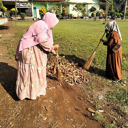 Gerakan PBLHS di  SMPN 3 Pengadega