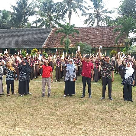 PEKAN BERSAMA SMP NEGERI 3 PENGADEGAN : Pupuk Bekas Air Cucian Beras untuk Tanaman.